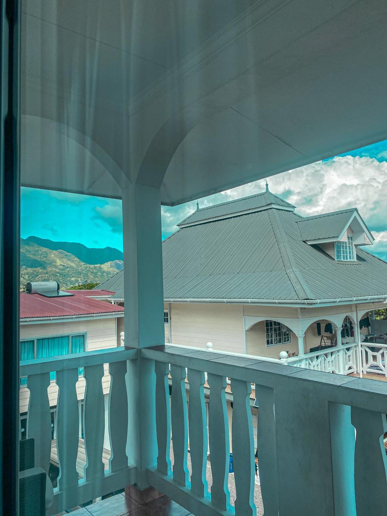 Divers Lodge Guest House Beau Vallon  Exterior photo