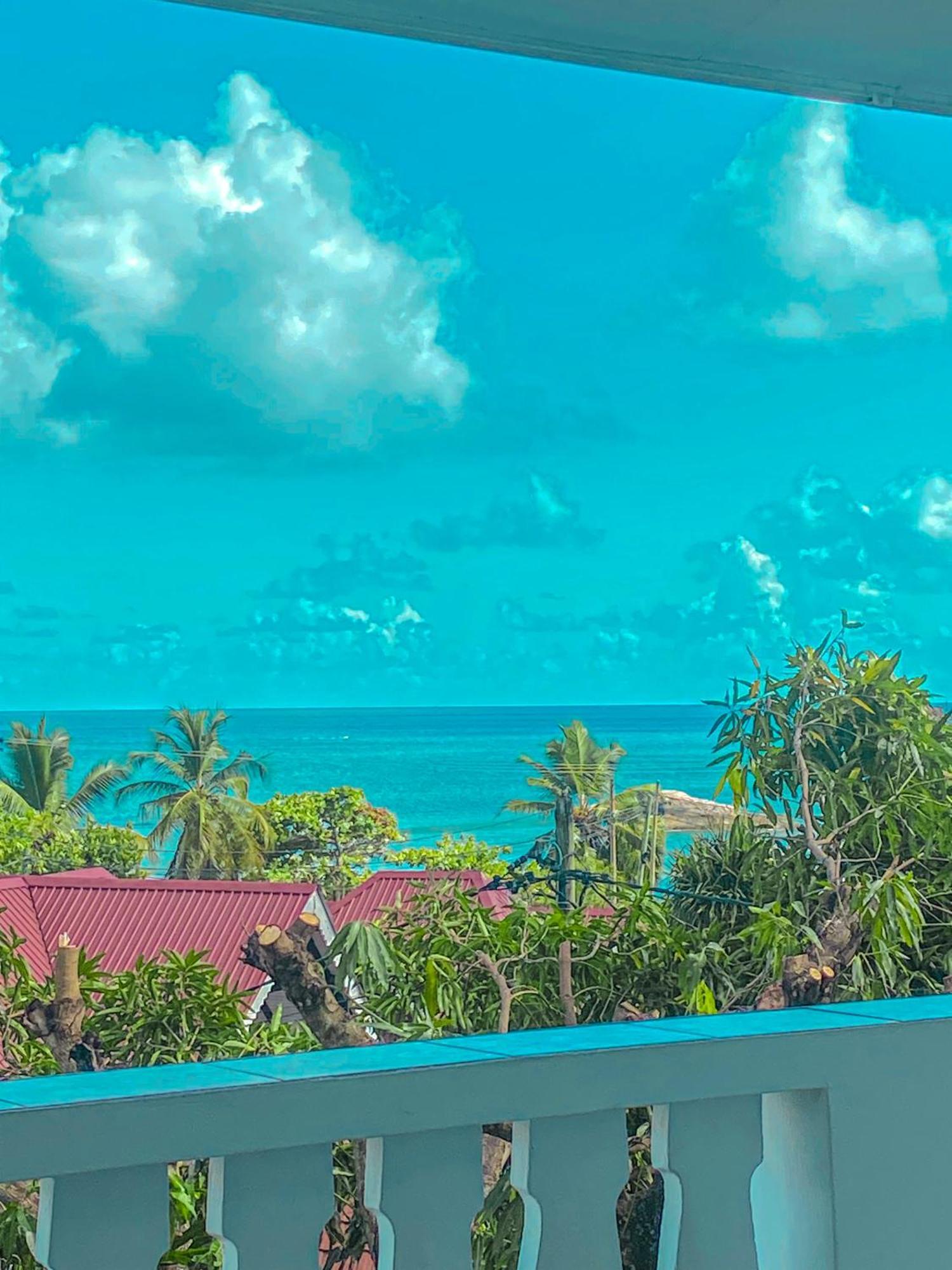 Divers Lodge Guest House Beau Vallon  Exterior photo