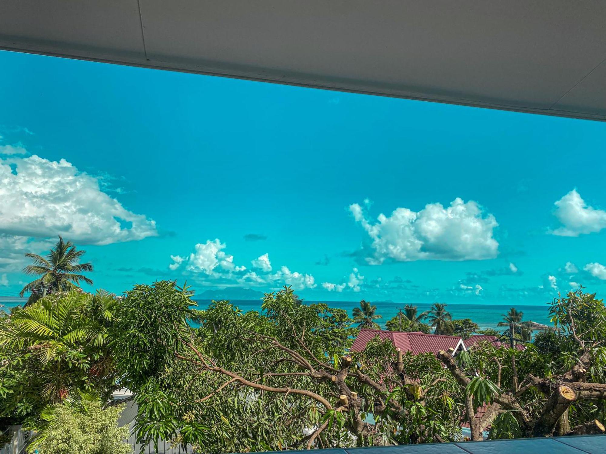Divers Lodge Guest House Beau Vallon  Exterior photo