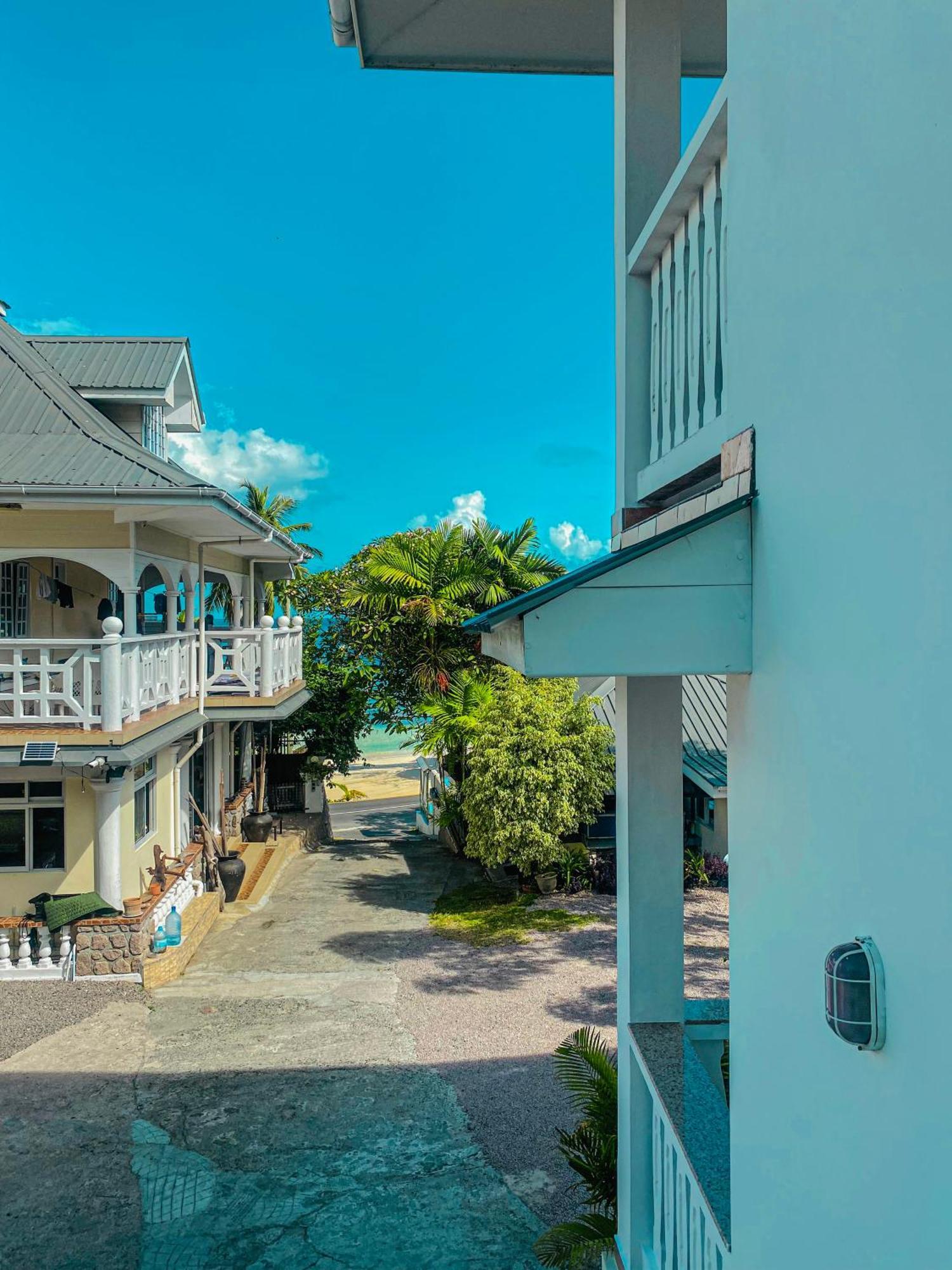 Divers Lodge Guest House Beau Vallon  Exterior photo